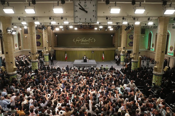 دیدار هزاران نفر از اقشار مختلف مردم در روز عید غدیر