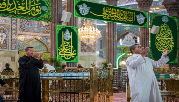 نصب کتبه‎هایی با مضامین بزرگداشت واقعه غدیر خم در حرم مطهر حسینی