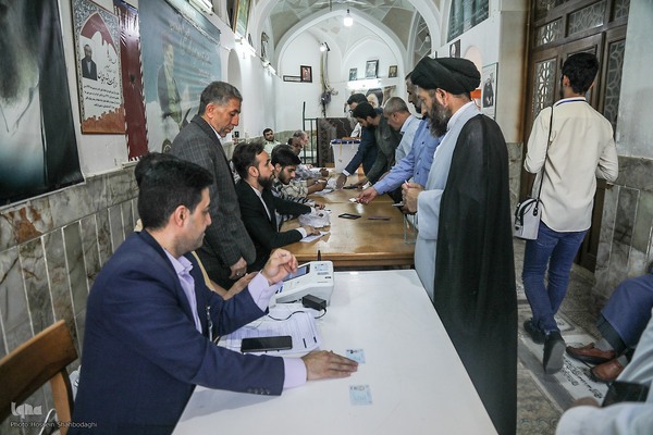 چهاردهمین دوره انتخابات ریاست جمهوری در حرم حضرت معصومه(س) و مسجد مقدس جمکران