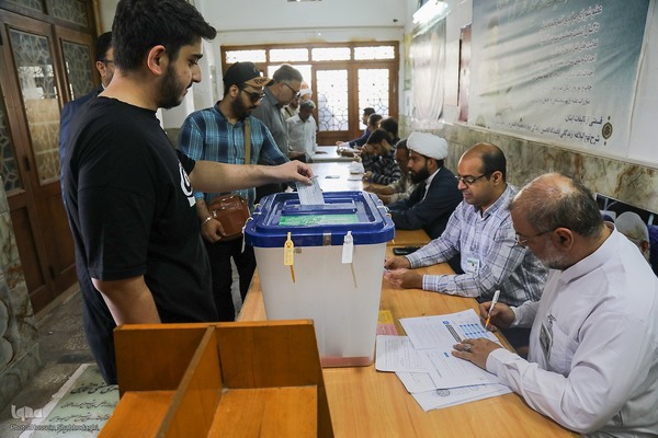 چهاردهمین دوره انتخابات ریاست جمهوری در حرم حضرت معصومه(س) و مسجد مقدس جمکران