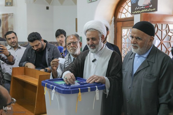 چهاردهمین دوره انتخابات ریاست جمهوری در حرم حضرت معصومه(س) و مسجد مقدس جمکران