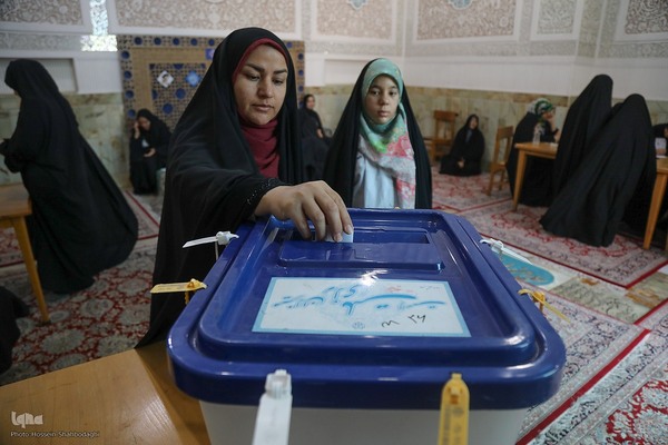 چهاردهمین دوره انتخابات ریاست جمهوری در حرم حضرت معصومه(س) و مسجد مقدس جمکران