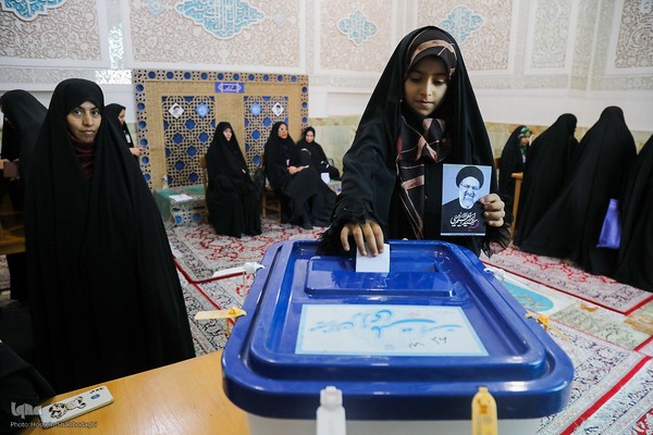 چهاردهمین دوره انتخابات ریاست جمهوری در حرم حضرت معصومه(س) و مسجد مقدس جمکران