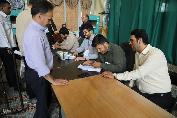 چهاردهمین دوره انتخابات ریاست جمهوری در حرم حضرت معصومه(س) و مسجد مقدس جمکران