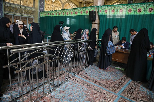 چهاردهمین دوره انتخابات ریاست جمهوری در حرم حضرت معصومه(س) و مسجد مقدس جمکران