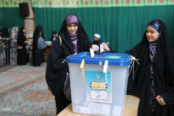 چهاردهمین دوره انتخابات ریاست جمهوری در حرم حضرت معصومه(س) و مسجد مقدس جمکران