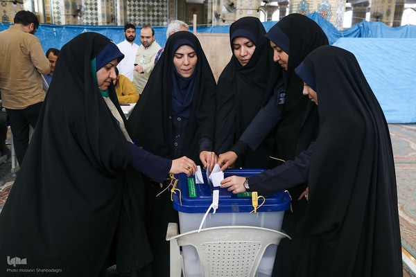 چهاردهمین دوره انتخابات ریاست جمهوری در حرم حضرت معصومه(س) و مسجد مقدس جمکران