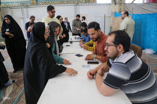 چهاردهمین دوره انتخابات ریاست جمهوری در حرم حضرت معصومه(س) و مسجد مقدس جمکران