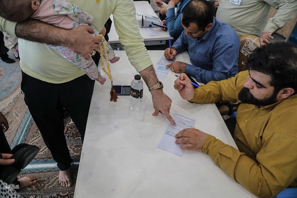 چهاردهمین دوره انتخابات ریاست جمهوری در حرم حضرت معصومه(س) و مسجد مقدس جمکران