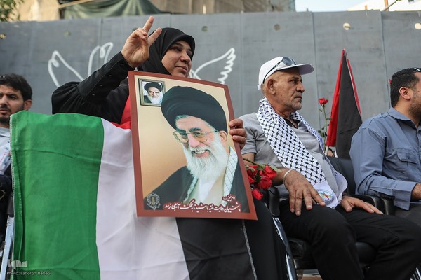 استقبال مردمی از خانواده های شهدا و بازماندگان غزه