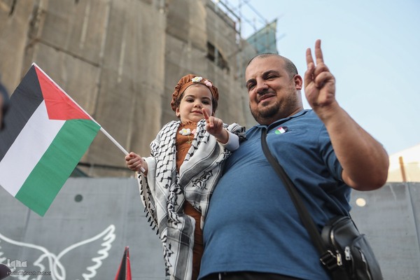 استقبال مردمی از خانواده های شهدا و بازماندگان غزه
