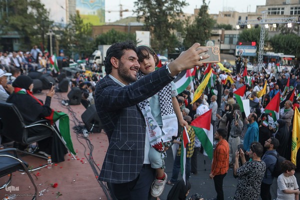 استقبال مردمی از خانواده های شهدا و بازماندگان غزه