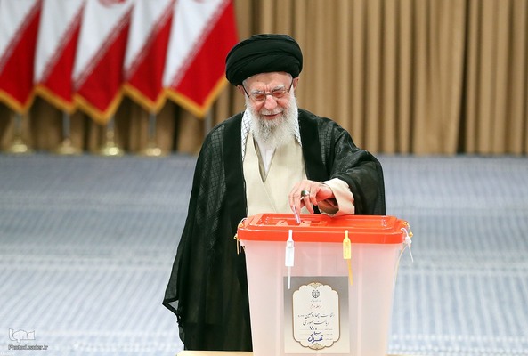 حضور رهبر معظم انقلاب در دور دوم انتخابات ریاست جمهوری