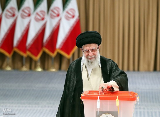 حضور رهبر معظم انقلاب در دور دوم انتخابات ریاست جمهوری