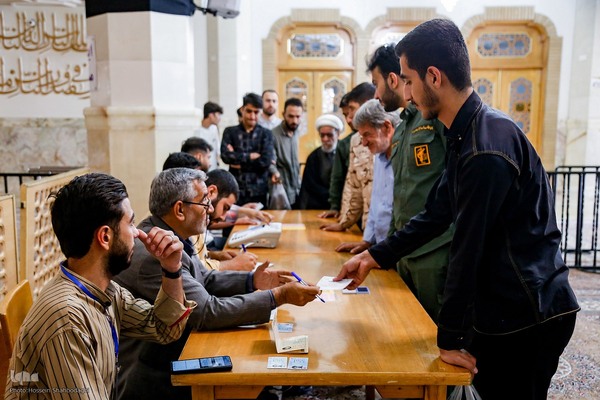 مرحله دوم انتخابات چهاردهمین دوره ریاست جمهوری در حرم حضرت معصومه(س)