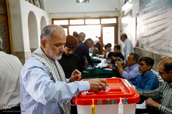 مرحله دوم انتخابات چهاردهمین دوره ریاست جمهوری در حرم حضرت معصومه(س)