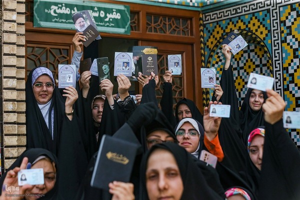 مرحله دوم انتخابات چهاردهمین دوره ریاست جمهوری در حرم حضرت معصومه(س)