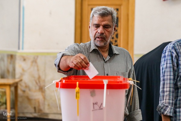 مرحله دوم انتخابات چهاردهمین دوره ریاست جمهوری در حرم حضرت معصومه(س)