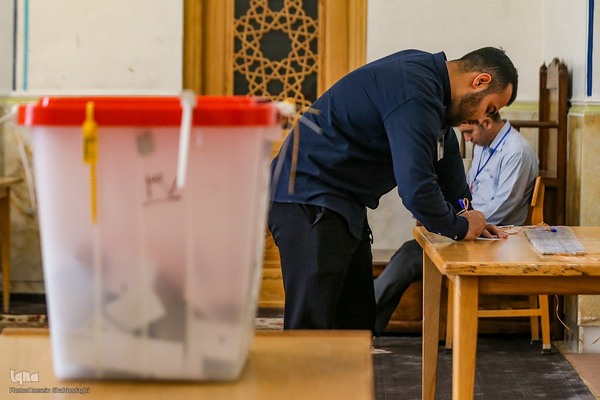 مرحله دوم انتخابات چهاردهمین دوره ریاست جمهوری در حرم حضرت معصومه(س)