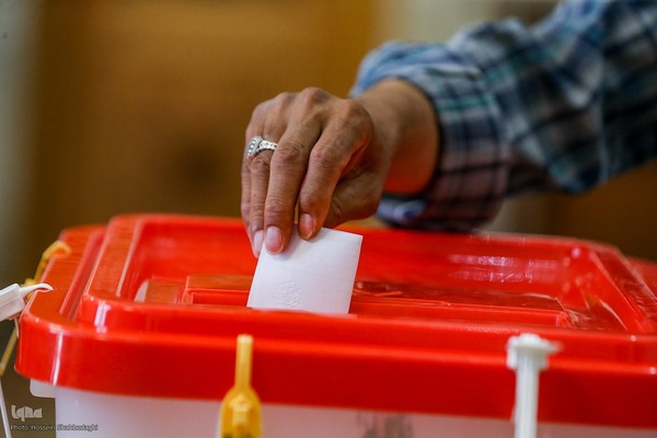 مرحله دوم انتخابات چهاردهمین دوره ریاست جمهوری در حرم حضرت معصومه(س)