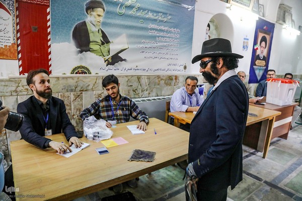 مرحله دوم انتخابات چهاردهمین دوره ریاست جمهوری در حرم حضرت معصومه(س)