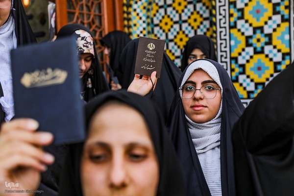 مرحله دوم انتخابات چهاردهمین دوره ریاست جمهوری در حرم حضرت معصومه(س)