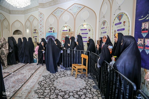 مرحله دوم انتخابات چهاردهمین دوره ریاست جمهوری در حرم حضرت معصومه(س)