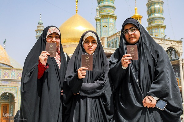 مرحله دوم انتخابات چهاردهمین دوره ریاست جمهوری در حرم حضرت معصومه(س)