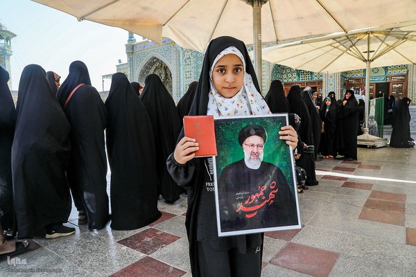 مرحله دوم انتخابات چهاردهمین دوره ریاست جمهوری در حرم حضرت معصومه(س)