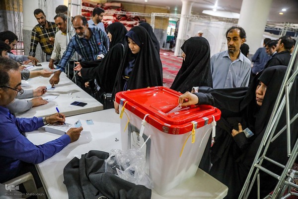 مرحله دوم انتخابات چهاردهمین دوره ریاست جمهوری در حرم حضرت معصومه(س)