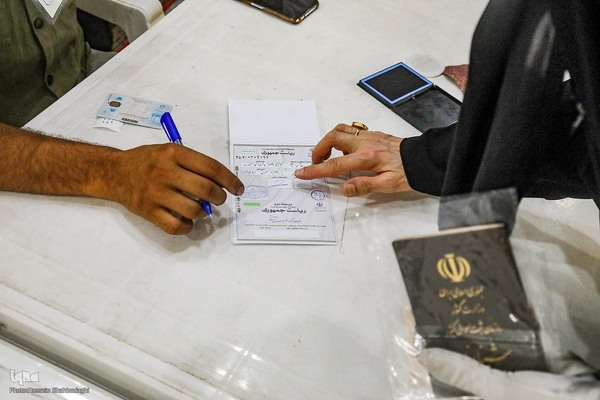 مرحله دوم انتخابات چهاردهمین دوره ریاست جمهوری در حرم حضرت معصومه(س)