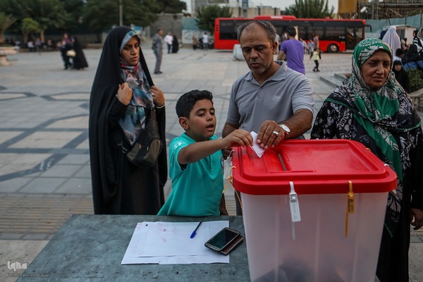 مرحله دوم چهاردهمین دوره انتخابات ریاست جمهوری در حرم عبدالعظیم حسنی (ع)