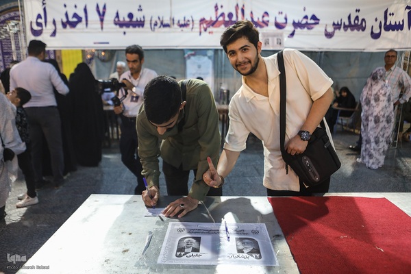 مرحله دوم چهاردهمین دوره انتخابات ریاست جمهوری در حرم عبدالعظیم حسنی (ع)