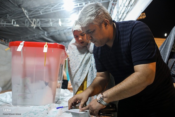 مرحله دوم چهاردهمین دوره انتخابات ریاست جمهوری در حرم عبدالعظیم حسنی (ع)