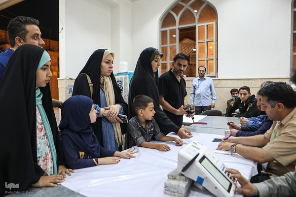 مرحله دوم چهاردهمین دوره انتخابات ریاست جمهوری در حرم عبدالعظیم حسنی (ع)