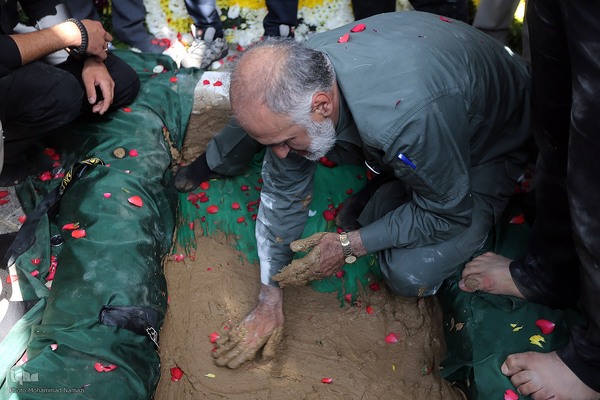 تشییع پیکر شهید گمنام