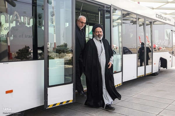 بازگشت حجت الاسلام و المسلمین سید عبدالفتاح نواب نماینده ولی فقیه و سرپرست حجاج ایرانی از حج