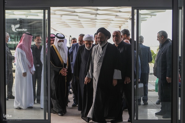 بازگشت حجت الاسلام و المسلمین سید عبدالفتاح نواب نماینده ولی فقیه و سرپرست حجاج ایرانی از حج