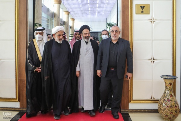 بازگشت حجت الاسلام و المسلمین سید عبدالفتاح نواب نماینده ولی فقیه و سرپرست حجاج ایرانی از حج