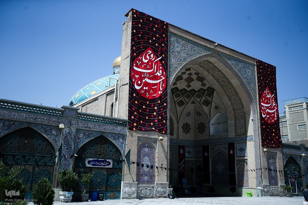 رختِ سیاهِ عزا بر تنِ بازار تهران