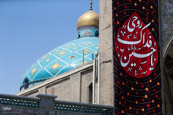 رختِ سیاهِ عزا بر تنِ بازار تهران