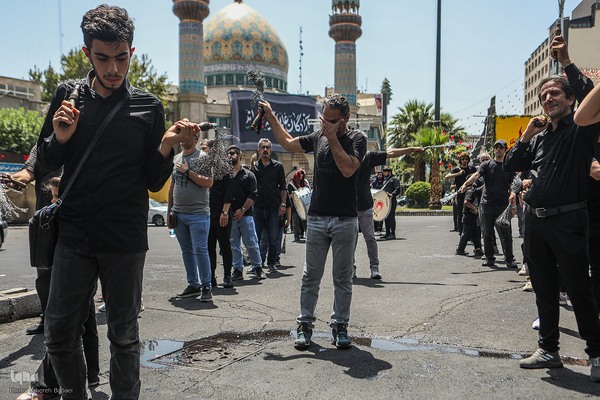 عزاداری ظهر عاشورای حسینی در تهران