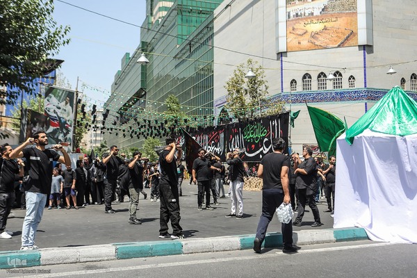 عزاداری ظهر عاشورای حسینی در تهران