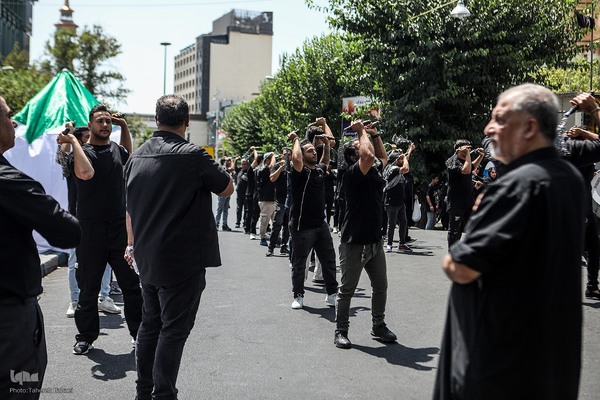 عزاداری ظهر عاشورای حسینی در تهران