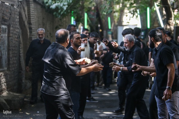 عزاداری ظهر عاشورا در محله کن