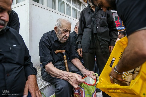 عزاداری ظهر عاشورا در محله کن