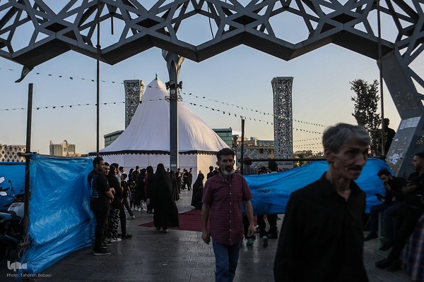 آئین خیمه سوزان در میدان امام حسین (ع)