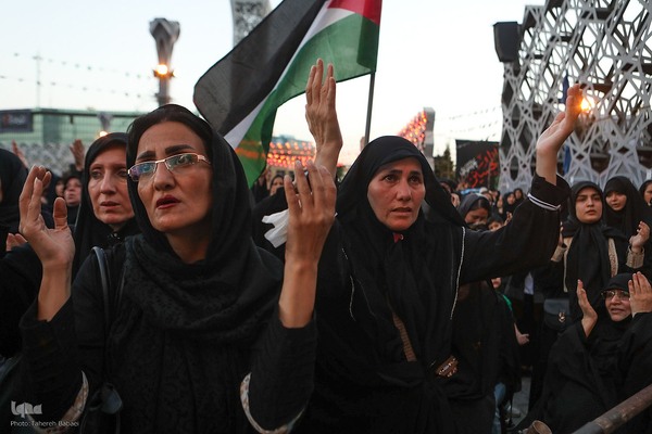 آئین خیمه سوزان در میدان امام حسین (ع)