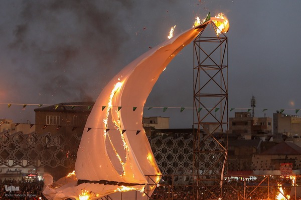 آئین خیمه سوزان در میدان امام حسین (ع)