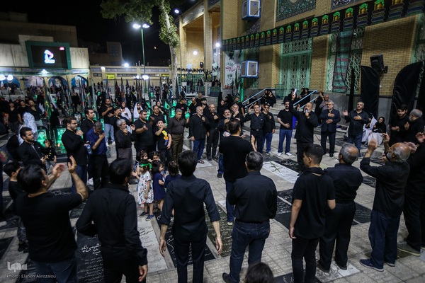 شام غریبان حسینی در محله باغ فیض